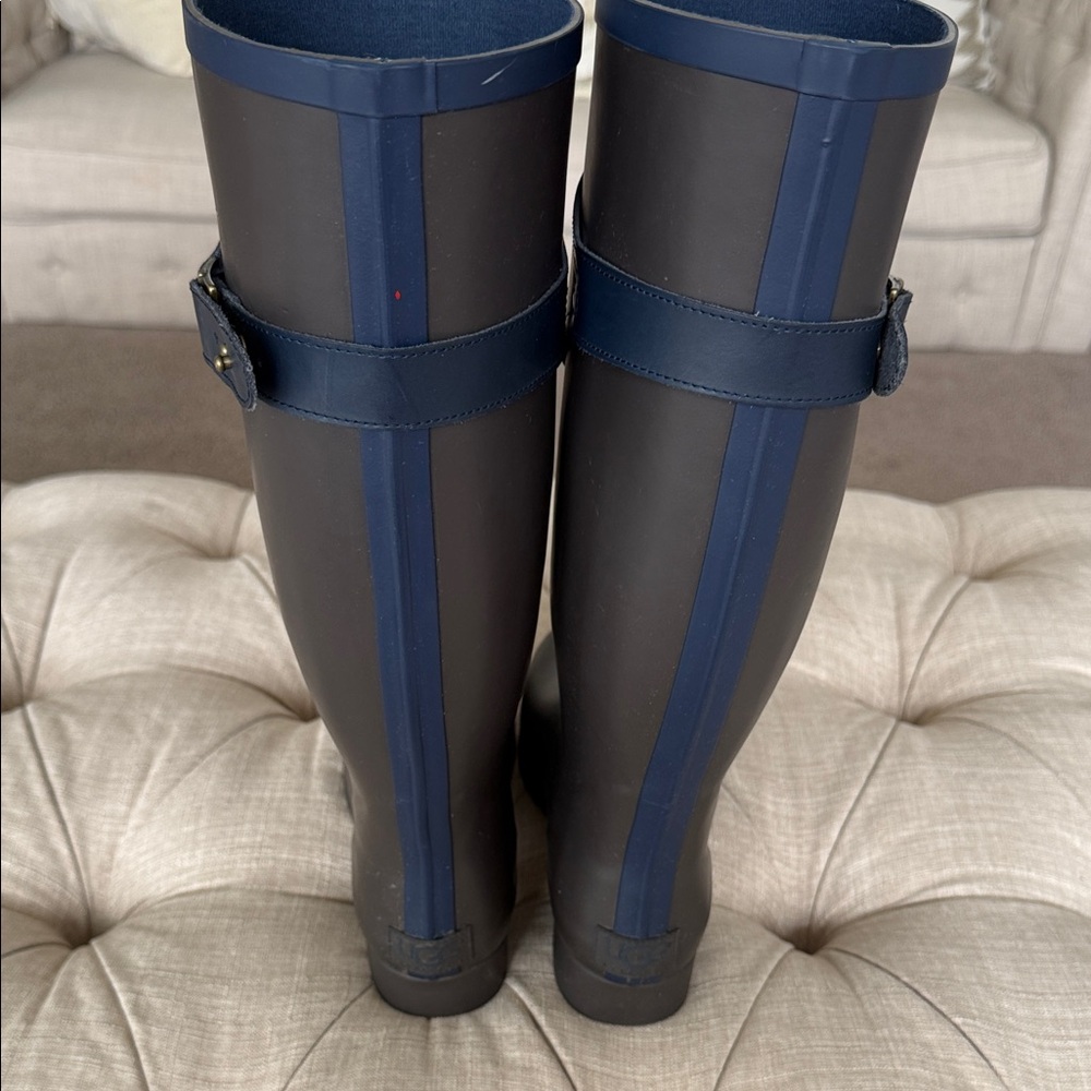 UGG Women's Black and Navy Lace-Up Boots - Picture 7 of 15